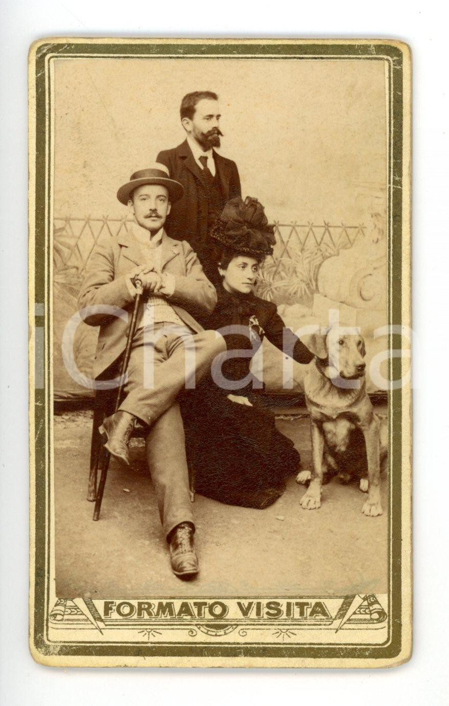 Fotografia d epoca originale 1880 ca ROCCA D ARAZZO AT Ritratto di famiglia con il cane Foto CAMPINI CDV 1