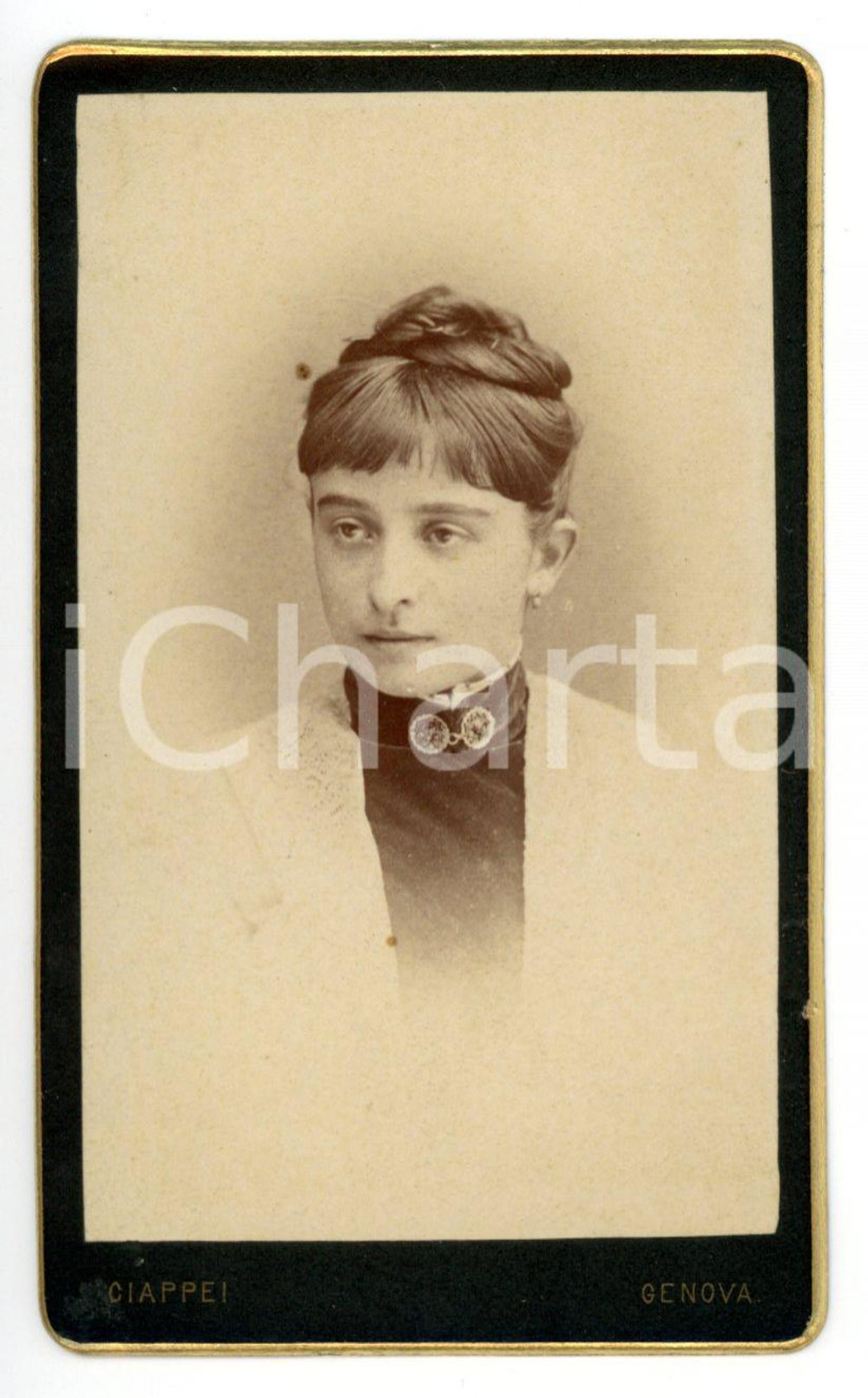 1900 ca GENOVA Ritratto di giovane donna con spilla al collo *Foto CIAPPEI - CDV