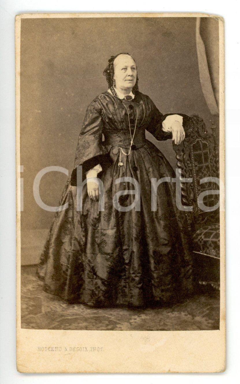 Fotografia d epoca originale 1875 ca GENOVA Anziana donna in abito scuro damascato Foto HODCEND & DEGOIX CDV 1
