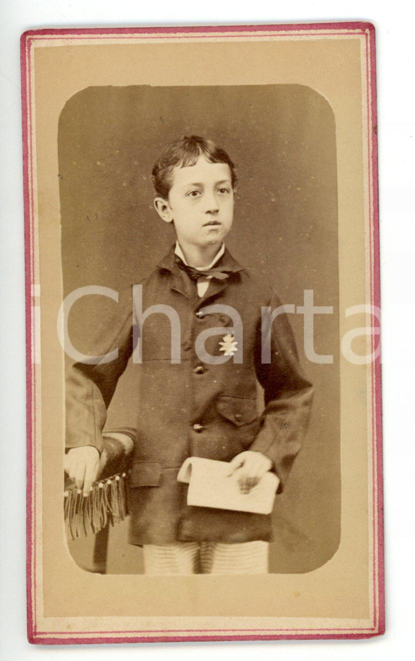 Fotografia d epoca originale 1870 ca ITALIA Ritratto di scolaro con quaderno fra le mani Foto VINTAGE  CDV 1