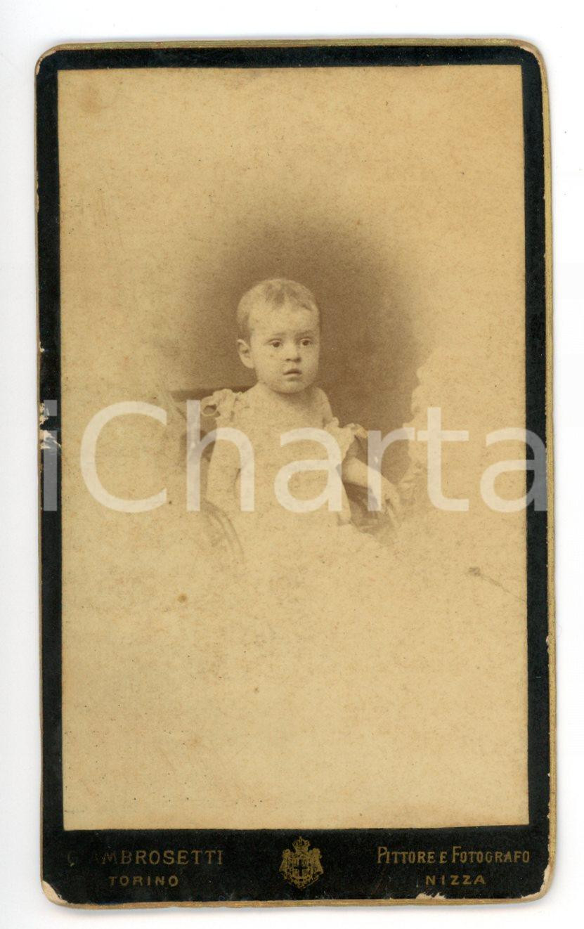 Fotografia d epoca originale 1880 ca TORINO Ritratto di bambino in abito chiaro Foto G. AMBROSETTI  CDV 1