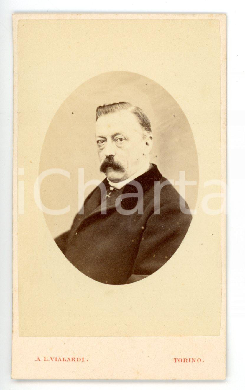 Fotografia d epoca originale 1870 ca TORINO Ritratto maschile in cappotto scuro Foto VIALARDI  CDV 1