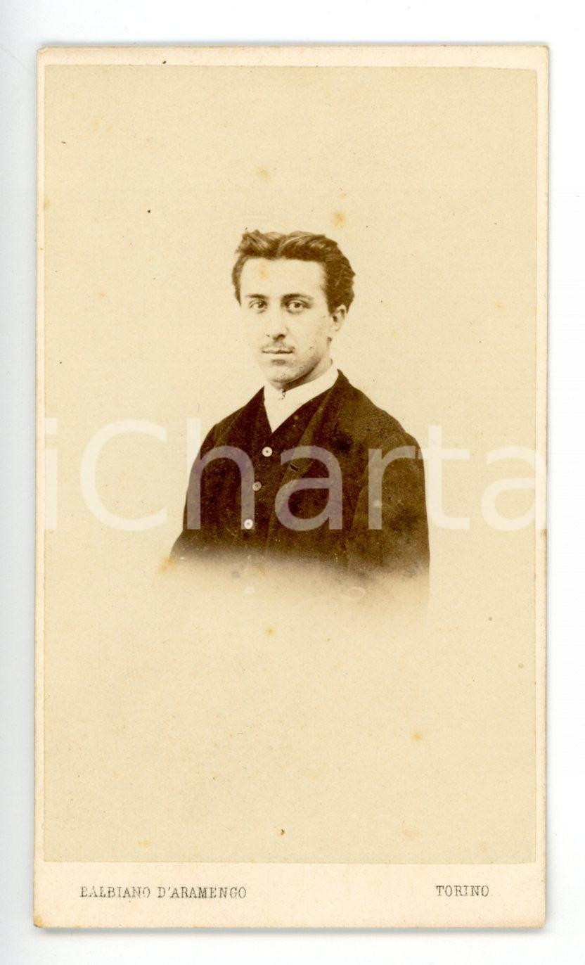 Fotografia d epoca originale 1860 ca TORINO Ritratto maschile in abito scuro Foto BALBIANO D ARAMENGO  CDV 1