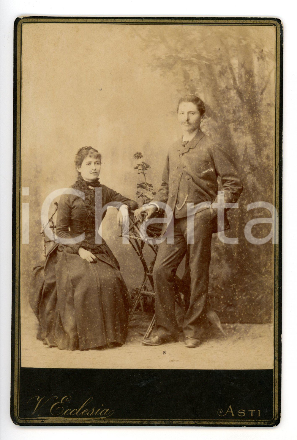 Fotografia d epoca originale 1885 ca ASTI Coppia di giovani sposi con ramoscello fiorito  Foto V. ECCLESIA 1