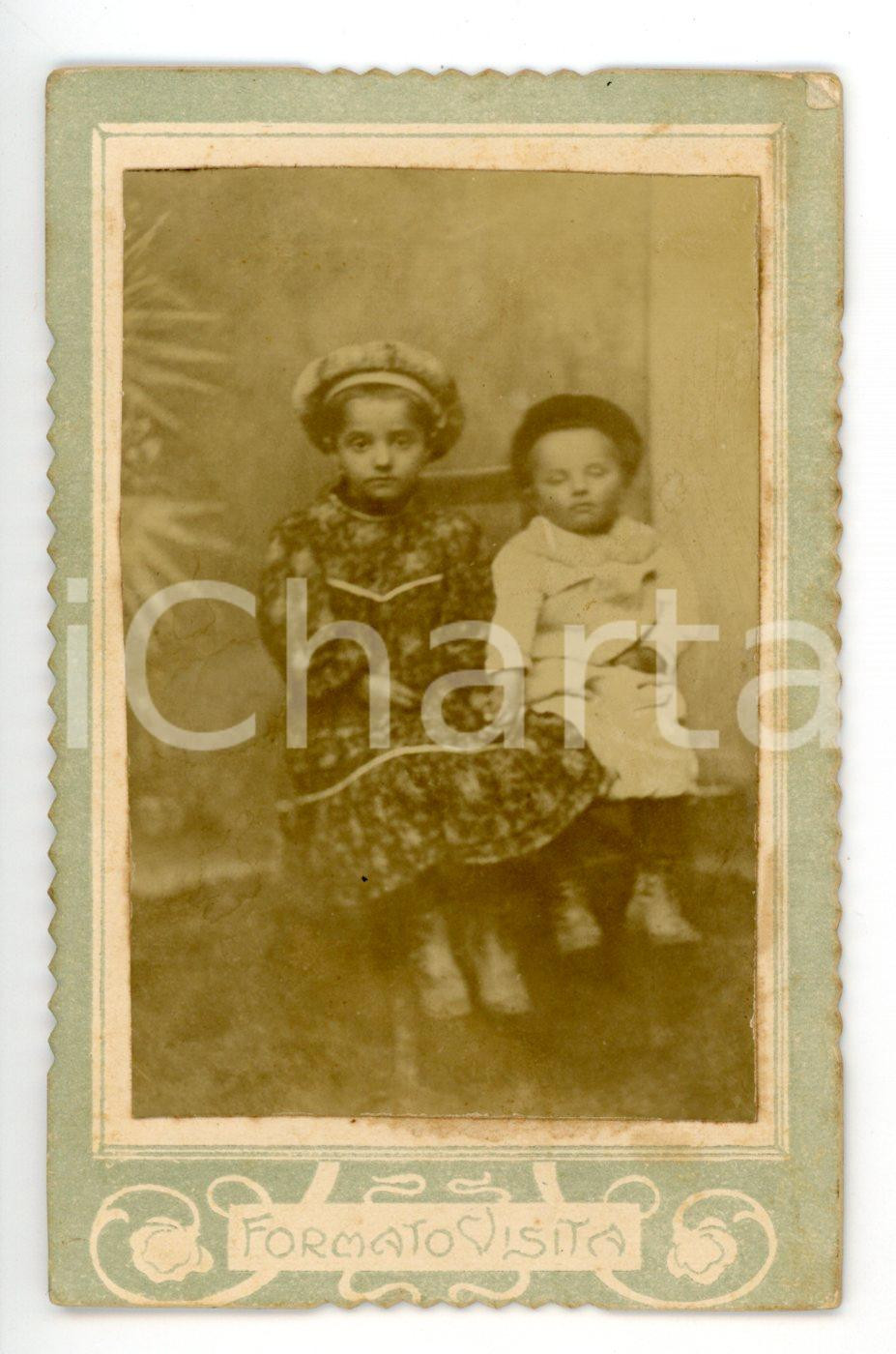 Fotografia d epoca originale 1890 ca ITALIA Coppia di fratelli che si tengono per mano  Fotografia CDV 1