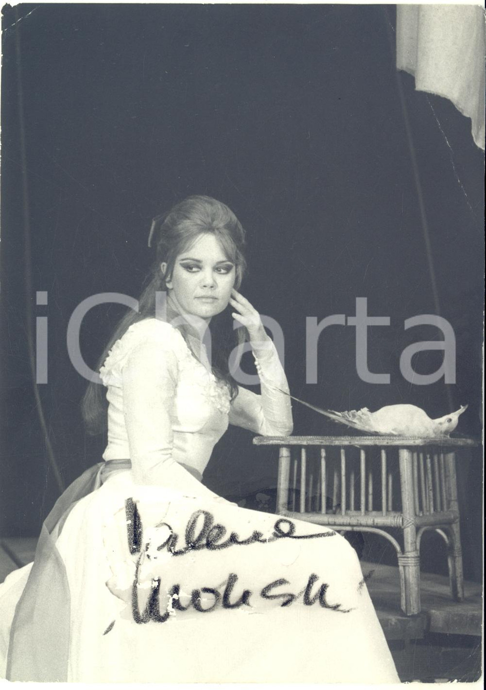 Autografo originale 1970 ca TEATRO Attrice Valeria MORICONI  Foto con AUTOGRAFO DANNEGGIATA 13x18 1