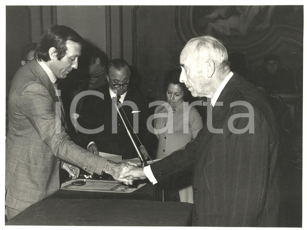 1973 PAVIA Consegna medaglia d'oro a Enzo VARINI per benemerenza *Foto 24x18 (2)