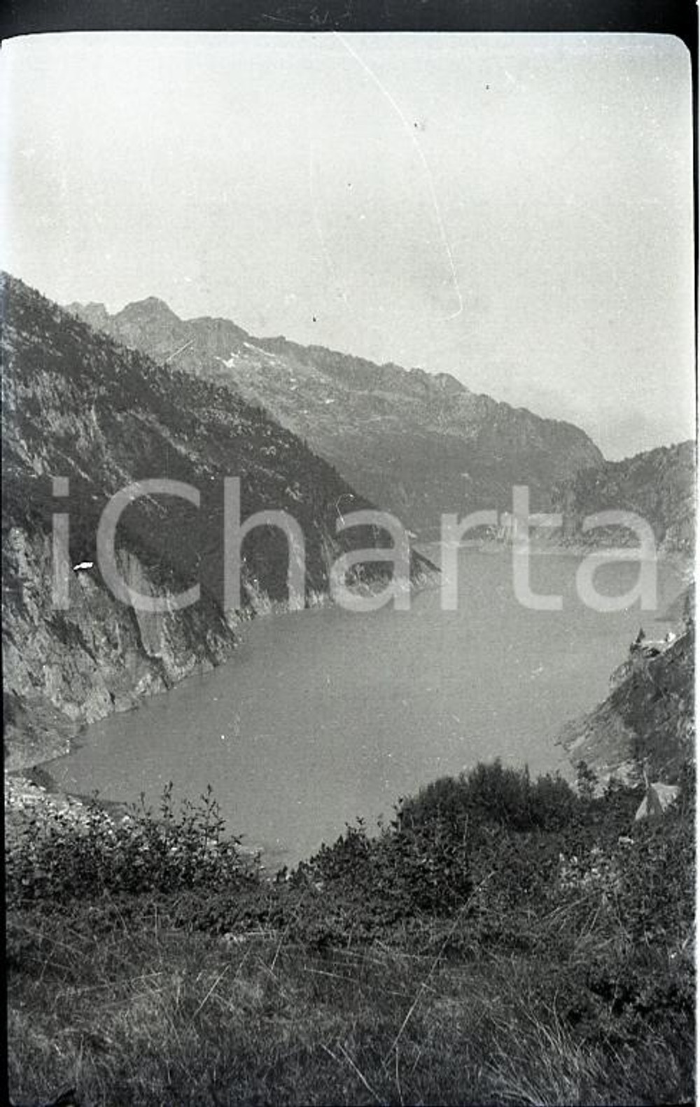 1907 LAGO D'ARNO Bacino della centrale idroelettrica NEGATIVO ORIGINALE   Negativo originale in bianco e nero, in formato cm 6 x 4 ICharta mette in vendita, sul negozio eBay e in esclusiva sul sito "icharta" il proprio archivio composto da numerose diapositive e negativi fotografici d'epoca, tutti originali e autentici, che attraversano la storia del costume italiano dell'intero secolo scorso.Si tratta di uno sguardo inedito sull'attualità, la politica, la vita quotidiana, il gossip e la cultura, che fotografa il cambiamento della nazione in quest'ultimo scorcio del XX secolo. Un'occasione unica per il mercato del collezionismo, che vede finalmente disponibile un archivio eccezionale per vastità, tematiche e condizioni, in un settore (il negativo fotografico e la diapositiva) di assoluta novità e dalle interessanti prospettive di investimento.  FAIR/discreto  FORMATO: cm 6 x 4 originale e autentica 1