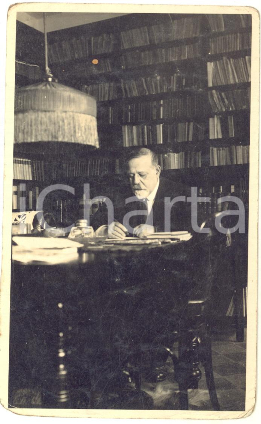 1930 ca GENOVA Ritratto di Giulio MORPURGO nel suo studio - Foto 8x14 cm  Fotografia d'epoca. CONDIZIONI: G (ma lievi gualciture marginali)    originale e autentica 1