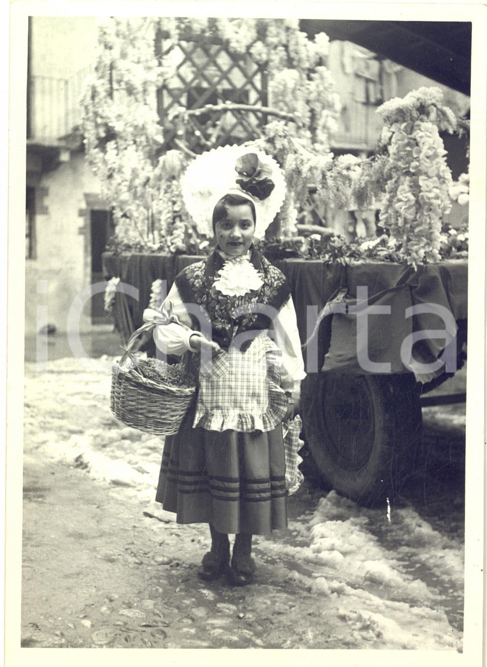 1950 ca BAIO DI SAMPEYRE - Bambina in costume tradizionale - Foto VINTAGE