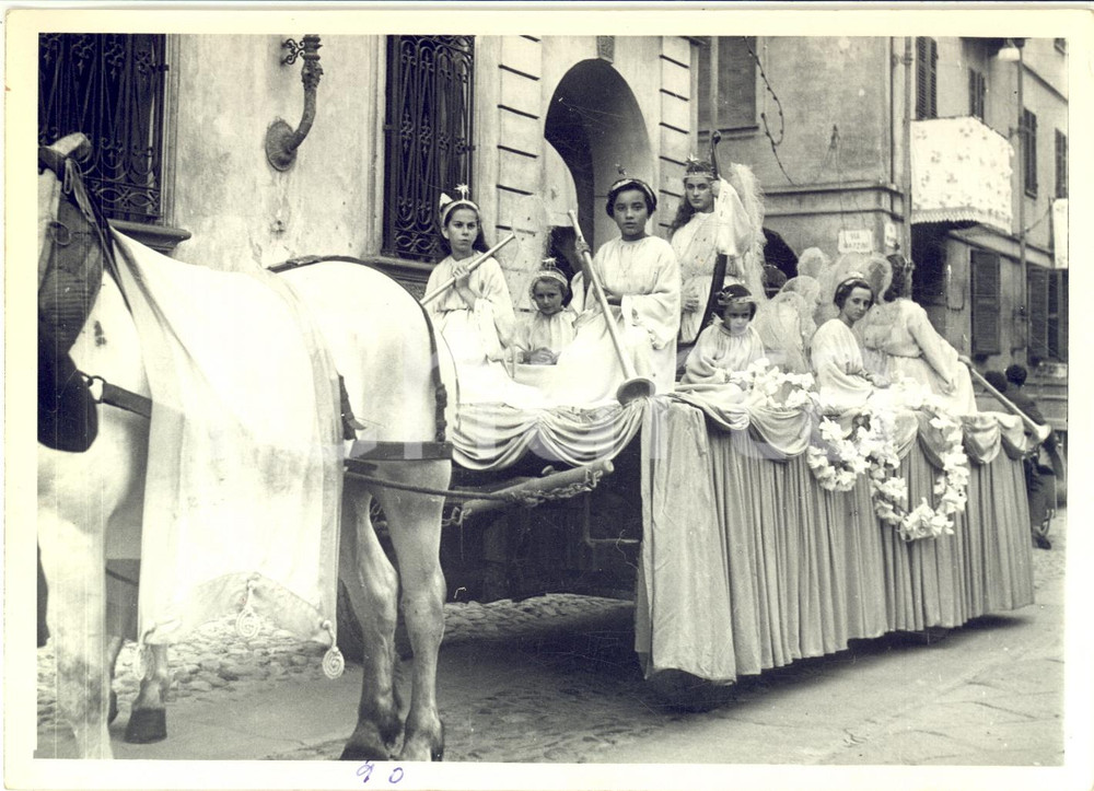 1950 ca BAIO DI SAMPEYRE - Carro con bambine vestite da angeli - Foto 18x13