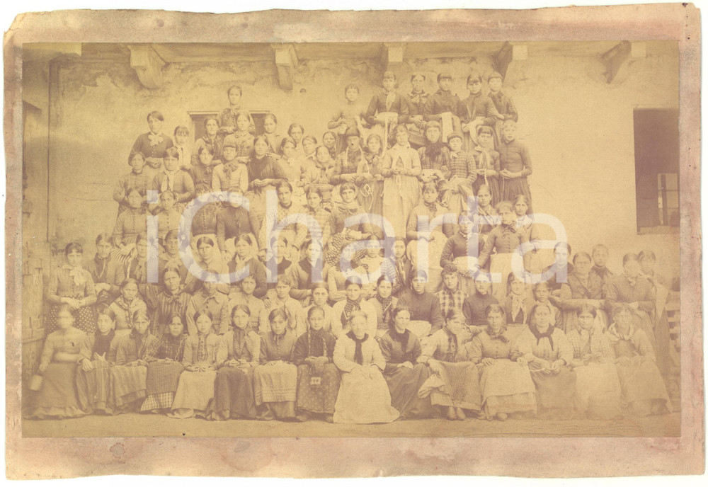 1890 ca LOMBARDIA Ritratto di un gruppo di operaie tessili - Foto 29x20 cm