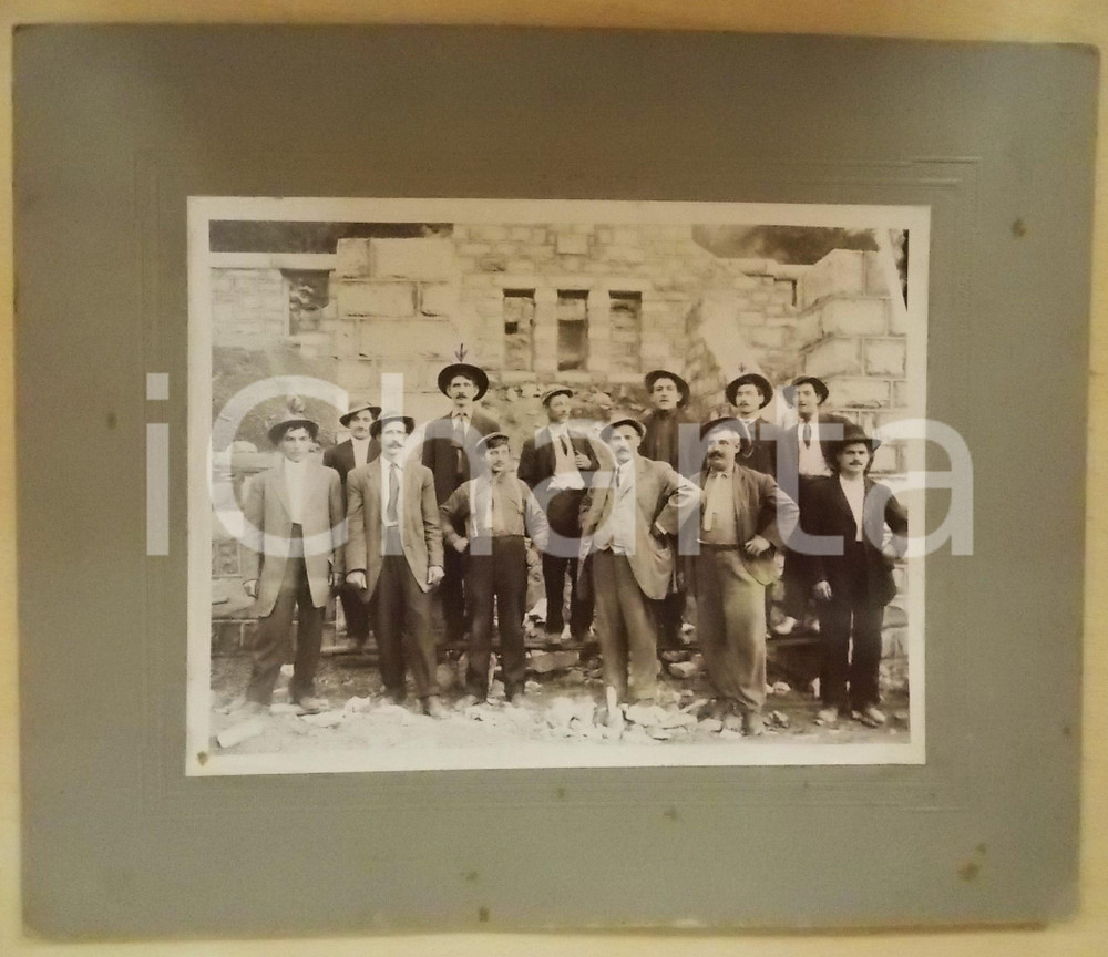 1915 ca USA (?) Italoamericani in un cantiere - Foto L. RASPAOLO RARA 31x25 cm
