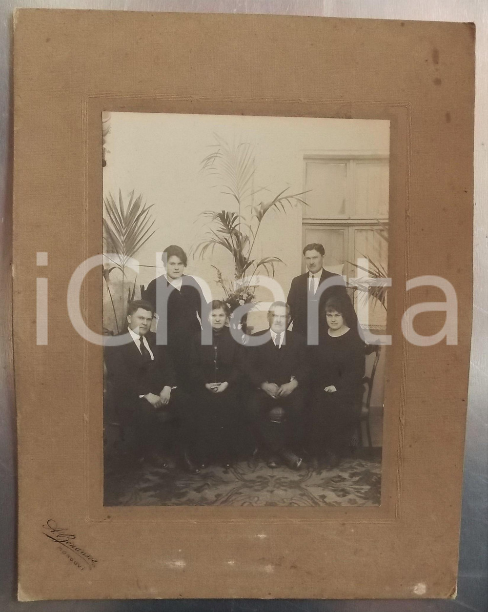 1920 ca MONDOVI' Ritratto di famiglia in salotto - Foto BONANSEA 26x34 cm