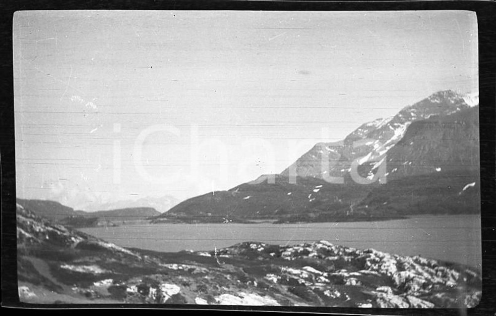 1924 LAGO DEL MONCENISIO Panorama - Paesaggio *6X4cm NEGATIVO ORIGINALE  Negativo originale in bianco e nero (su pellicola), in formato cm 6 x 4 CONDIZIONI: POOR (rigature sul negativo)E' severamente vietata la riproduzione. Tutti i diritti sono riservati. ICharta mette in vendita, sul negozio eBay e in esclusiva sul sito "icharta" il proprio archivio composto da numerose diapositive e negativi fotografici d'epoca, tutti originali e autentici, che attraversano la storia del costume italiano tra gli la fine degli anni Sessanta e Novanta.Si tratta di uno sguardo inedito sull'attualit&agrave;, la politica, la vita quotidiana, il gossip e la cultura, che fotografa il cambiamento della nazione in quest'ultimo scorcio del XX secolo. Un'occasione unica per il mercato del collezionismo, che vede finalmente disponibile un archivio eccezionale per vastit&agrave;, tematiche e condizioni, in un settore (il negativo fotografico e la diapositiva) di assoluta novit&agrave; e dalle interessanti prospettive di investimento.  originale e autentica 1