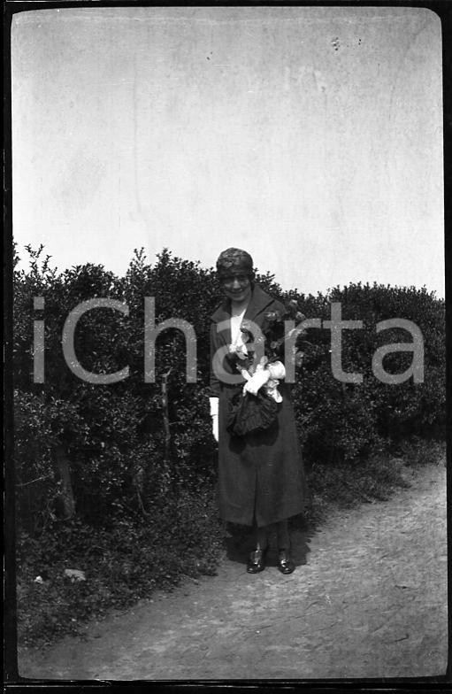 Fotografia d epoca originale 1923 VILLAR FOCCHIARDO TO Con i fiori verso il camposanto  NEGATIVO ORIGINALE 1