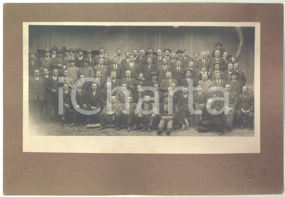 1920 ca PINEROLO Ritratto di gruppo associazione maschile - Foto U. MONTI 27x18