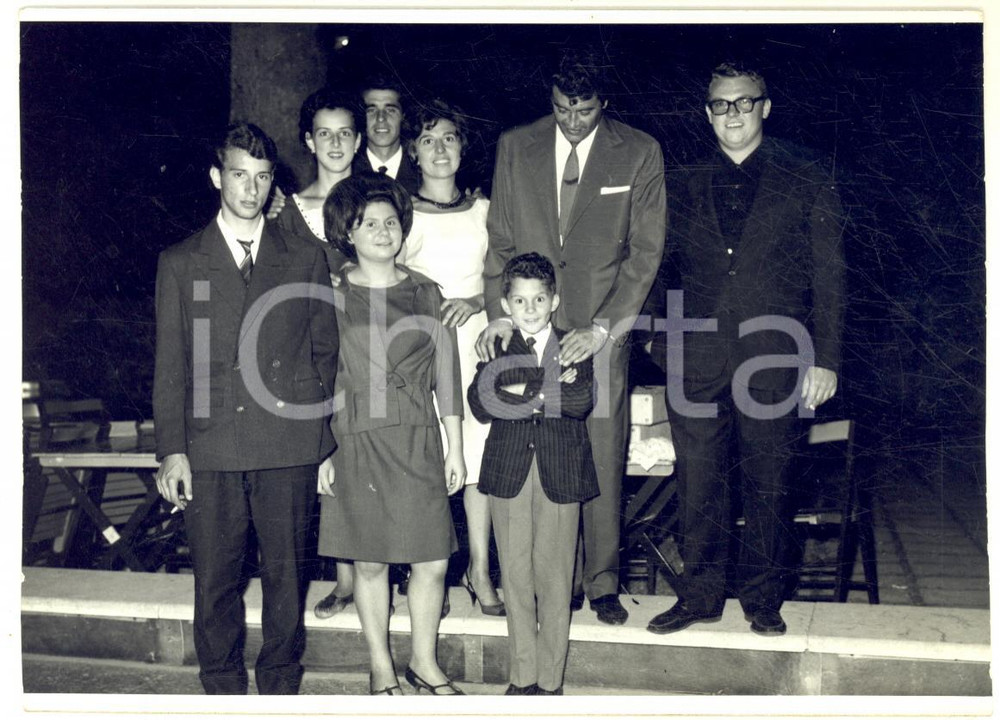 1965 ca BIELLA Cantante Achille TOGLIANI con i gestori di un locale - Foto 15x10