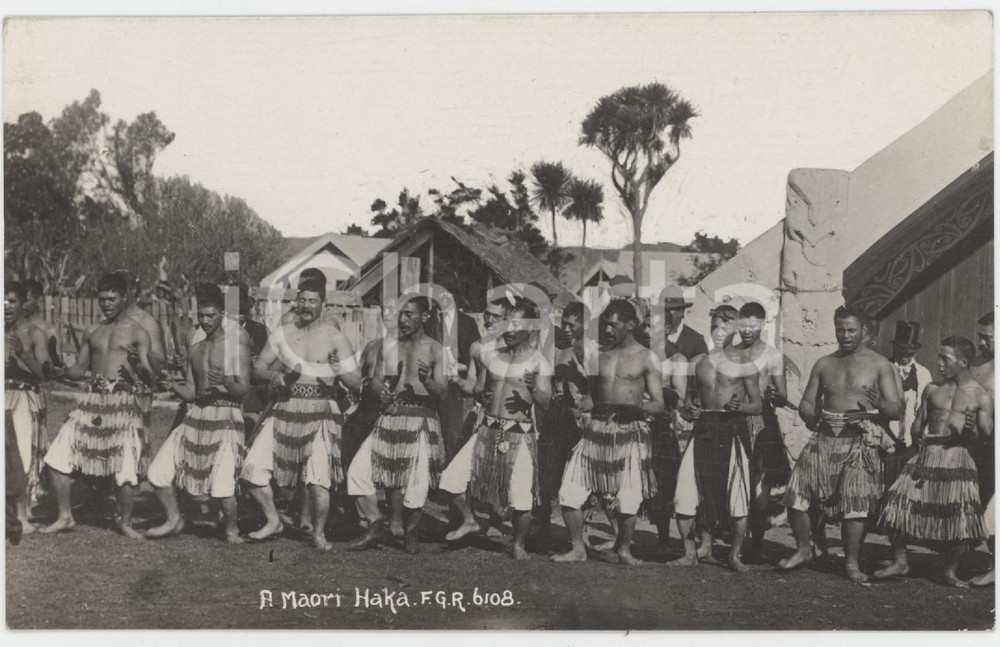1925 ca NEW ZEALAND - Ethnic Types - A MAORI Haka - Postcard RPPC