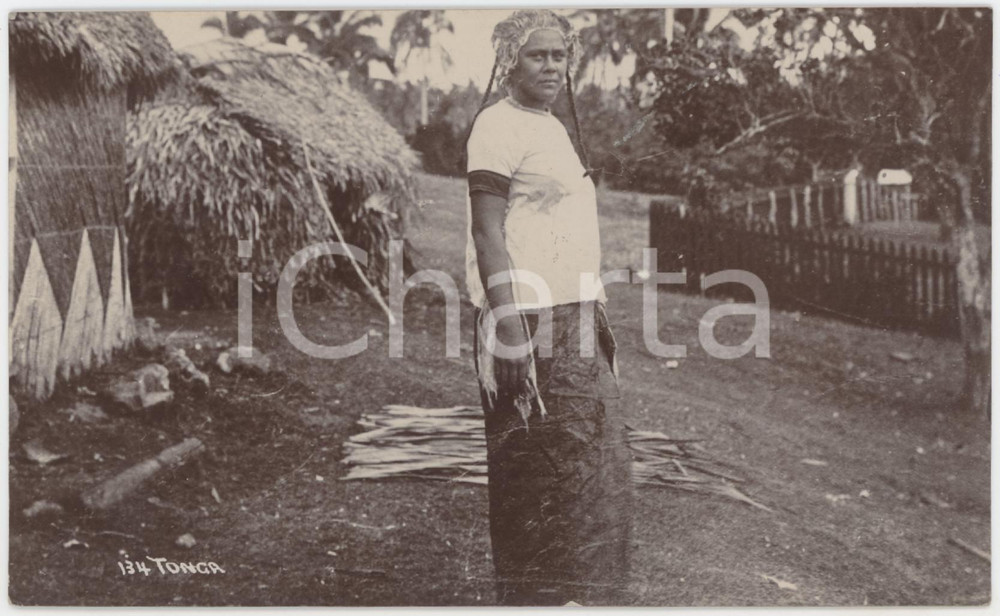 1935 ca TONGA - Pacific Islands -  Ethnic Types - Woman in her village *Postcard