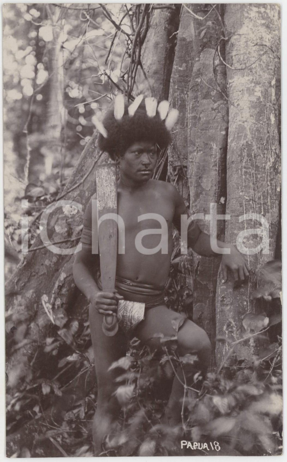 1935 ca PAPUA NEW GUINEA -  Ethnic Types - Hunter - Old postcard