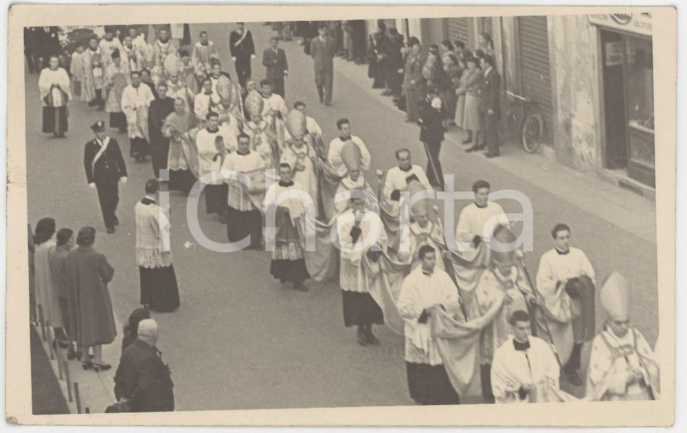 1950 ca MORTARA Corpo di un santo in processione - Foto COSTUME (2) 14x9 cm