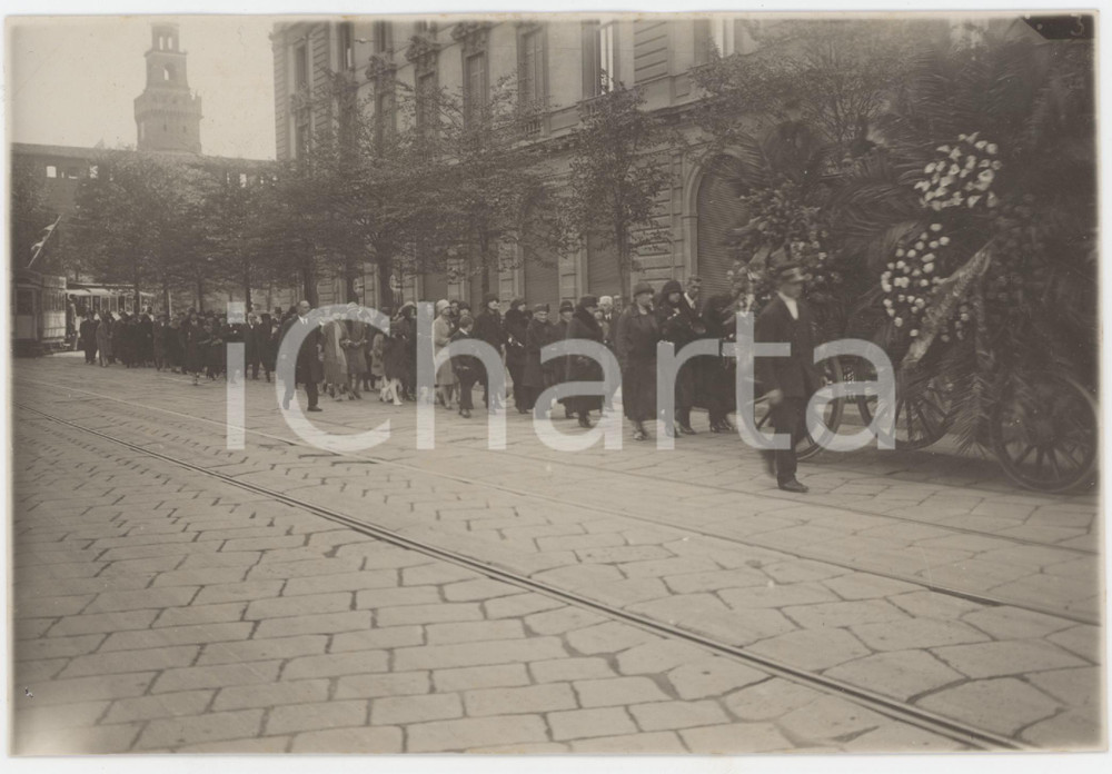 1930 ca MILANO Piazza Castello - Funerali Olimpia SALVIOLI DI FOSSALUNGA Foto *3
