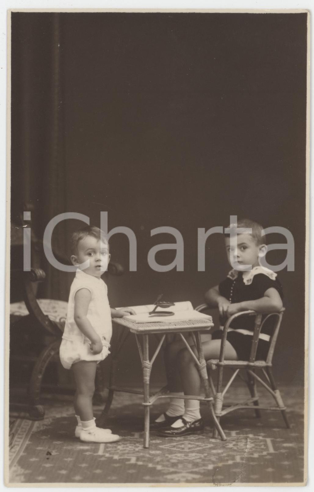 1930 GENOVA - Ritratto di due fratellini con quaderno - Fotocartolina CONTERI