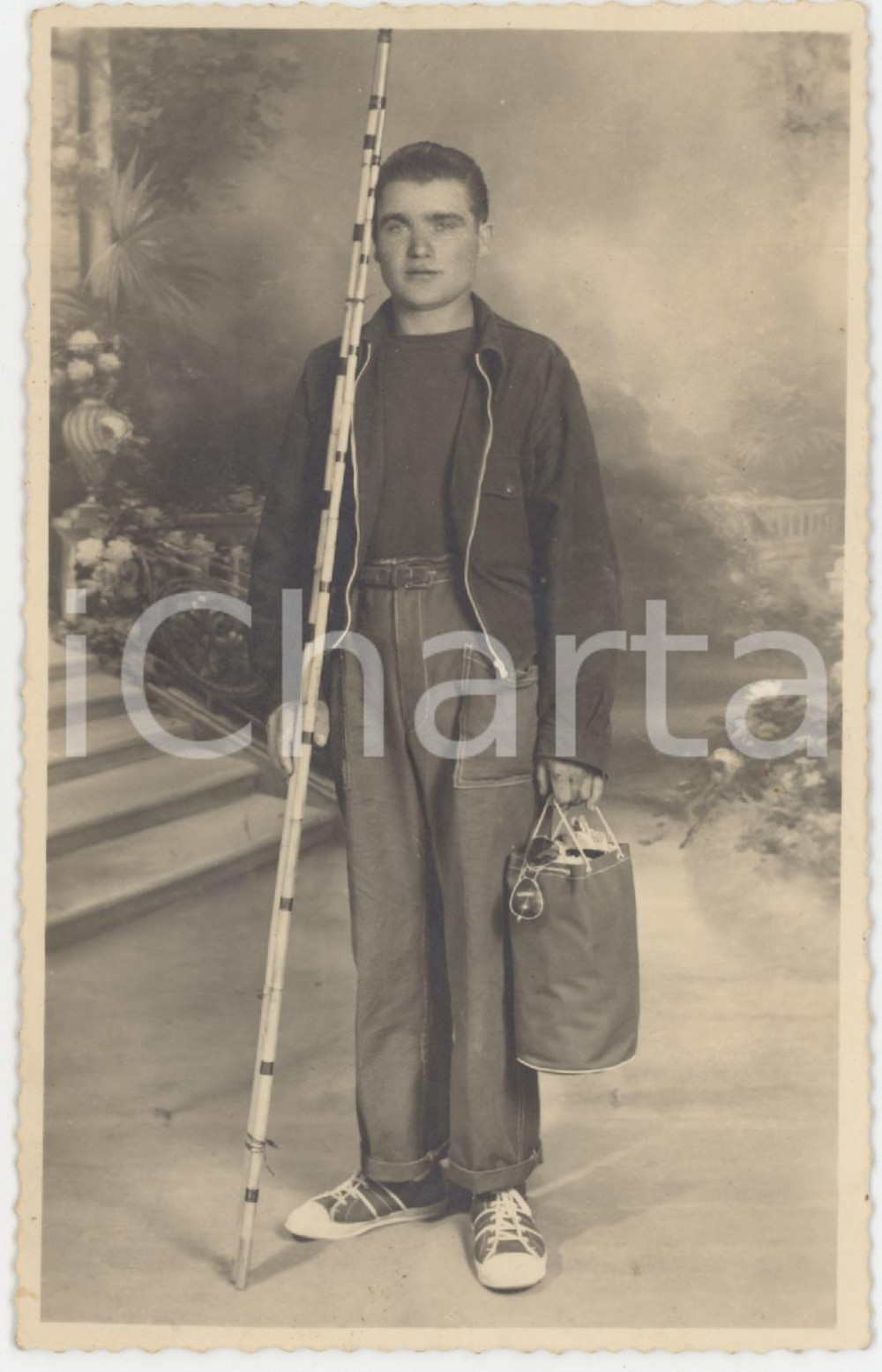 1950 ca AREA LOMBARDA Giovane pescatore amatoriale - Foto 14x9  Fotografia originale d'epoca.CONDIZIONI: GFORMATO: 14x9 cm    originale e autentica 1
