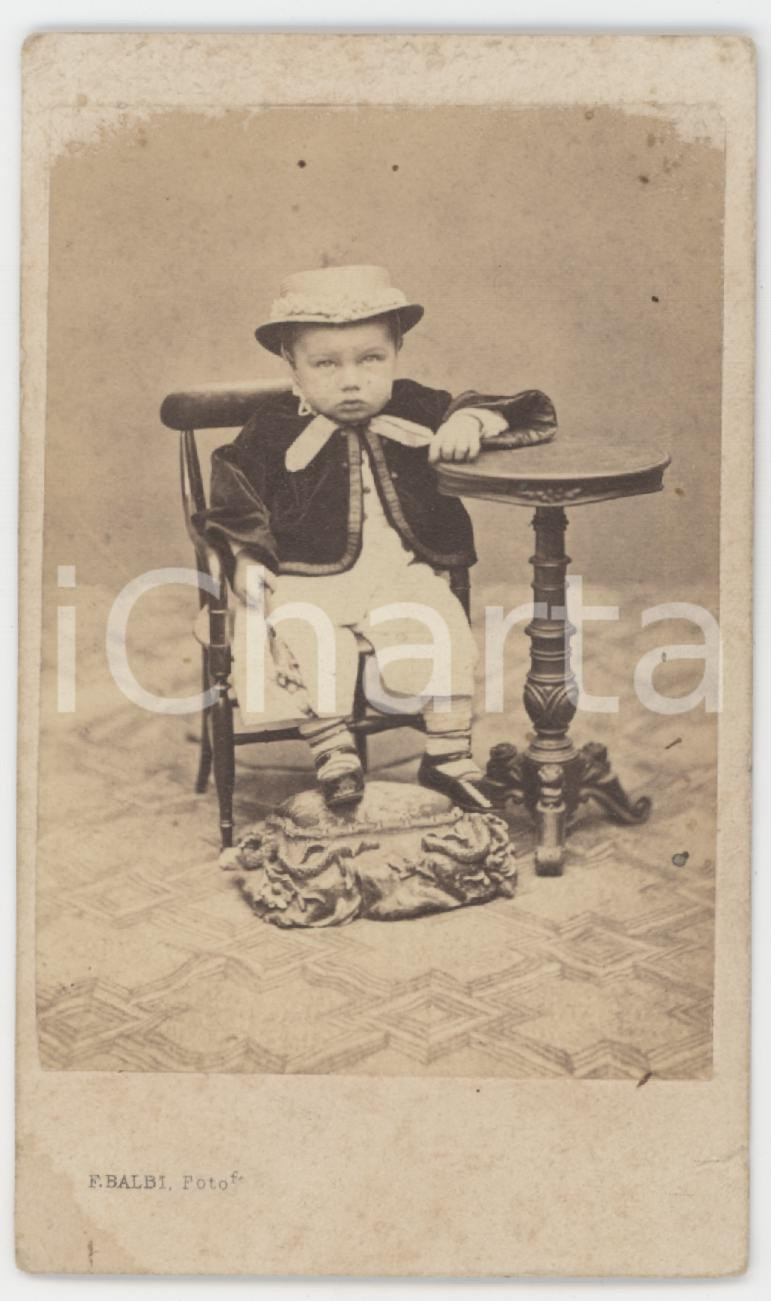 1870 ca GENOVA Bambino seduto al tavolino - Ritratto - Foto F. BALBI - CDV