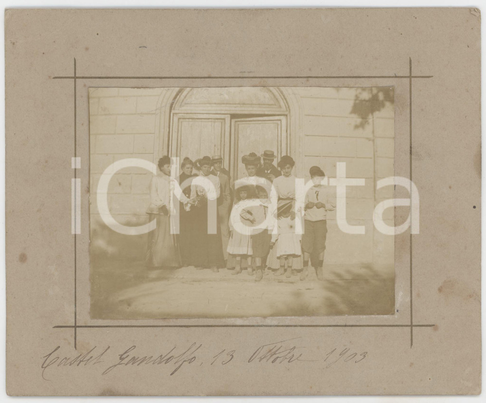 1903 CASTEL GANDOLFO Famiglia sul portone di una villa - Foto 17x14 cm