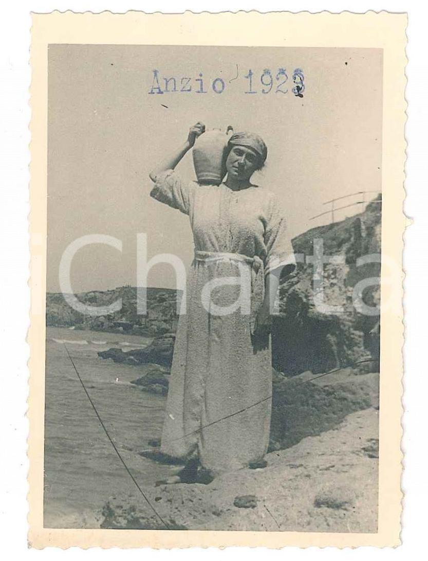 1923 COSTUMI ANZIO (RM) Portatrice d'acqua - Foto 6x9 cm