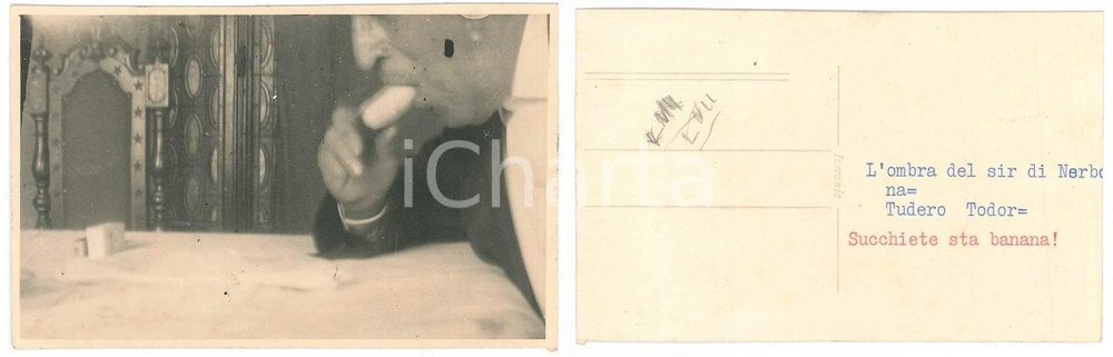 1930 ca ITALIA Uomo mangia una banana - Foto CURIOSA 14x9 cm