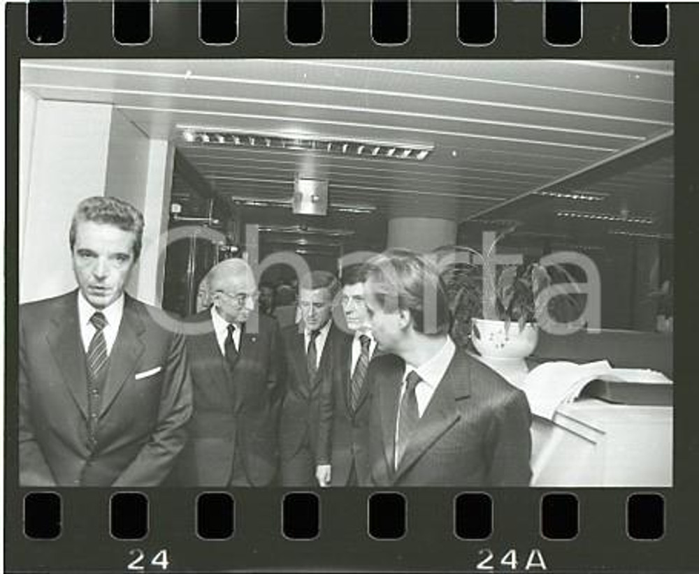 35mm NEGATIVO ORIGINALE * 1986 GENOVA Francesco COSSIGA visita sede SECOLO XIX