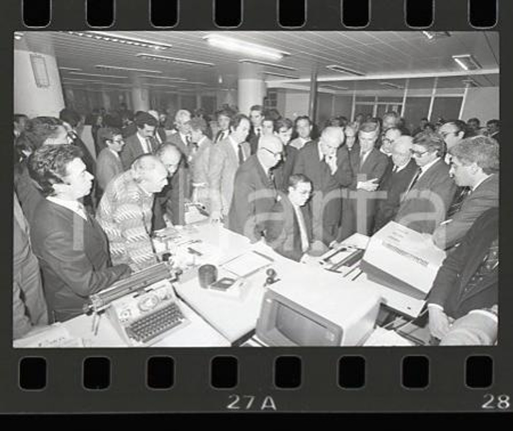 35mm NEGATIVO ORIGINALE * 1986 GENOVA Francesco COSSIGA visita SECOLO XIX (2)
