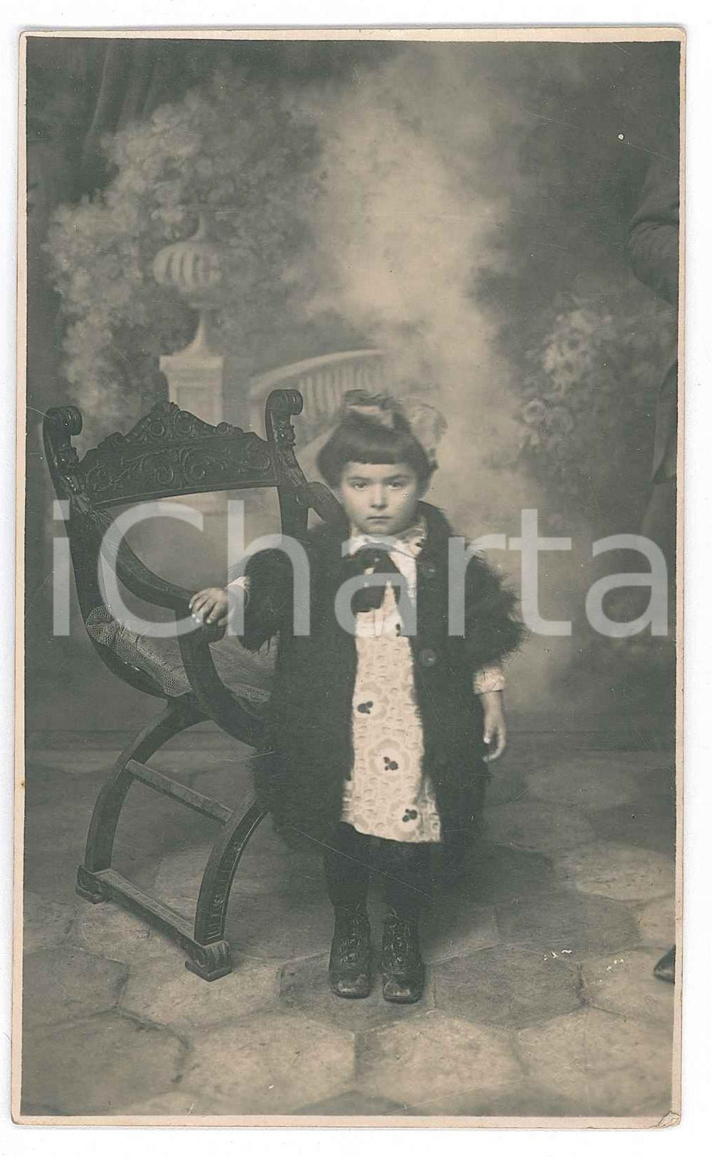 1920 ca GIAVENO (TO) Bambina con il cappotto - Foto cartolina GIAJ LEVRA