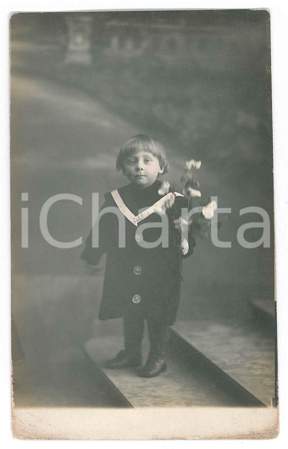 1925 ca VERCELLI Bambina con mazzolino di fiori - Foto cartolina L. CORONA