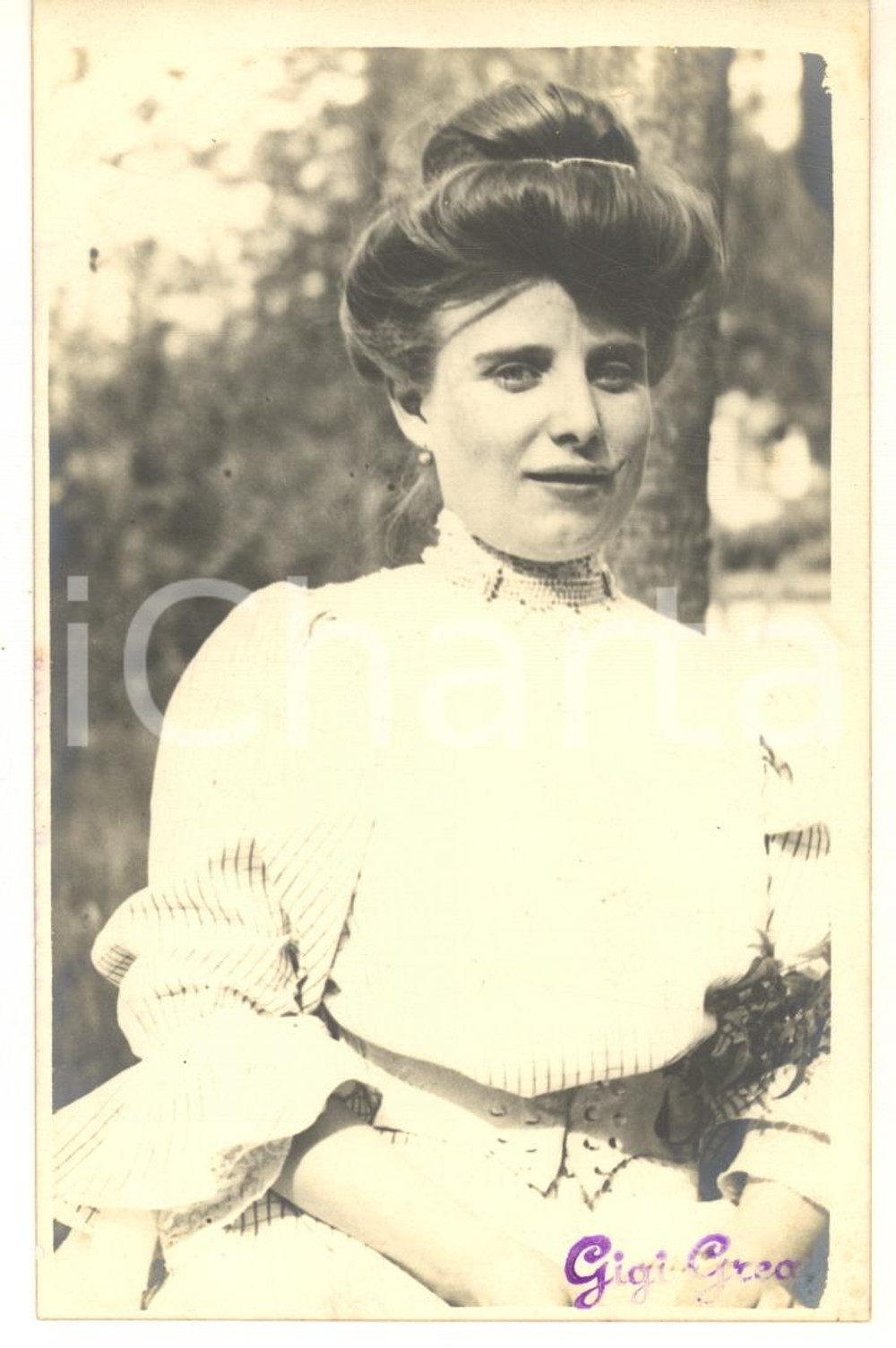 1906 MARGHERIA (Area ASTI?) Giovanna SARDI - Ritratto (2) Foto Gigi GREA Fotografia d'epoca, in formato cartolina postale.Non viaggiata.  FOTOGRAFO: Luigi (Gigi) Grea NOTA BENE: TUTTI I DIRITTI RISERVATI;E' VIETATA LA RIPRODUZIONE GOOD/buono  Formato: 9x14 cm originale e autentica 1
