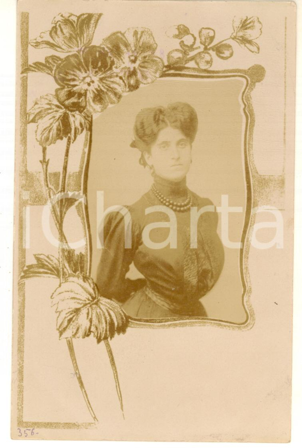 1908 ROMA Ritratto di donna - Foto cartolina con cornice floreale Fotografia d'epoca, in formato cartolina postale.Data al verso.Non viaggiata.  NOTA BENE: TUTTI I DIRITTI RISERVATI;E' VIETATA LA RIPRODUZIONE GOOD/buono lievi impressioni angolari Formato: 9x14 cm originale e autentica 1
