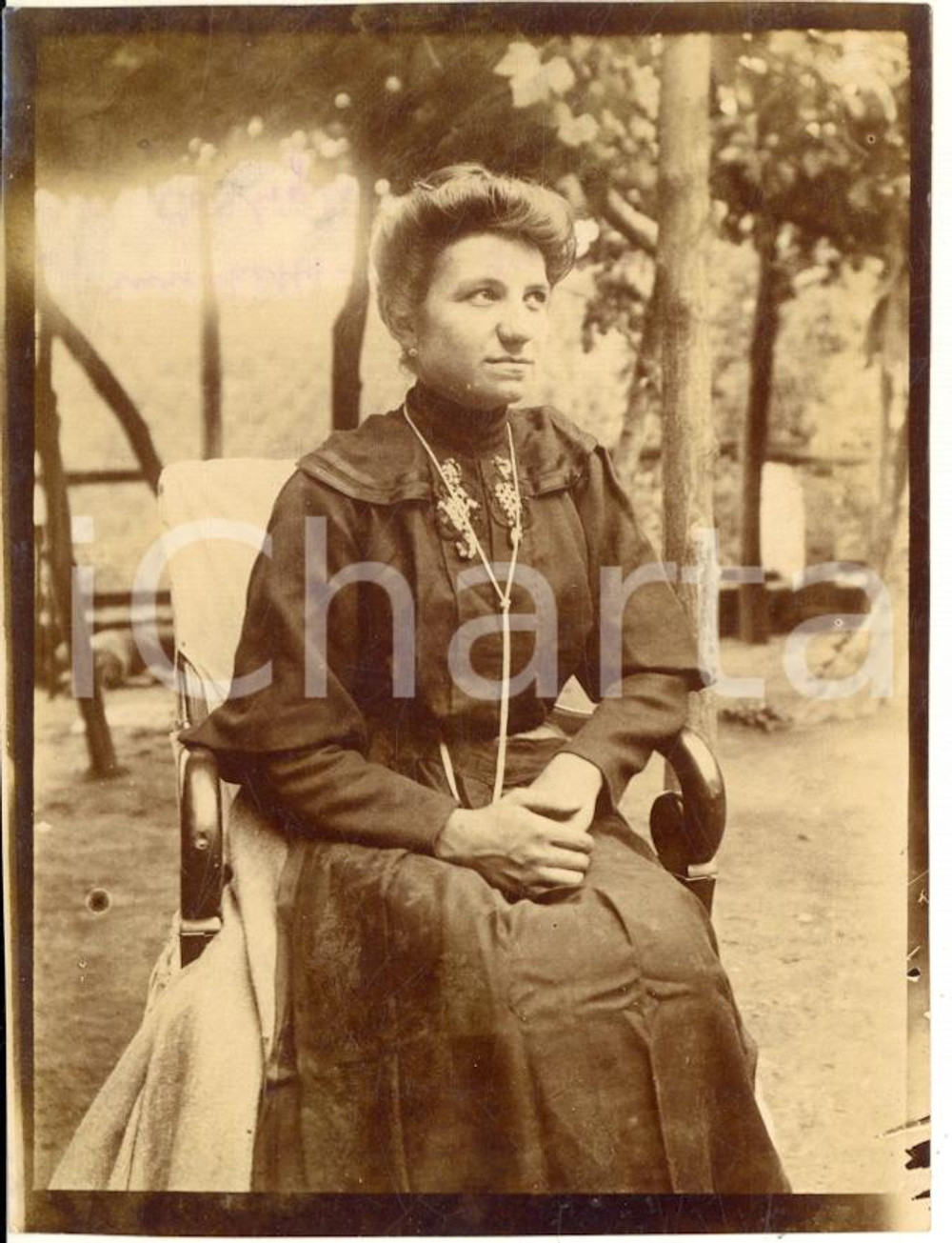 1908 CORTIGLIONE (AT) Ritratto di Carlotta GRATTAROLA - Foto 8x11 cm Fotografia originale d'epoca.NOTA BENE: TUTTI I DIRITTI RISERVATI;E' VIETATA LA RIPRODUZIONE FAIR/discreto difetti di stampa Formato: 8x11 cm originale e autentica 1