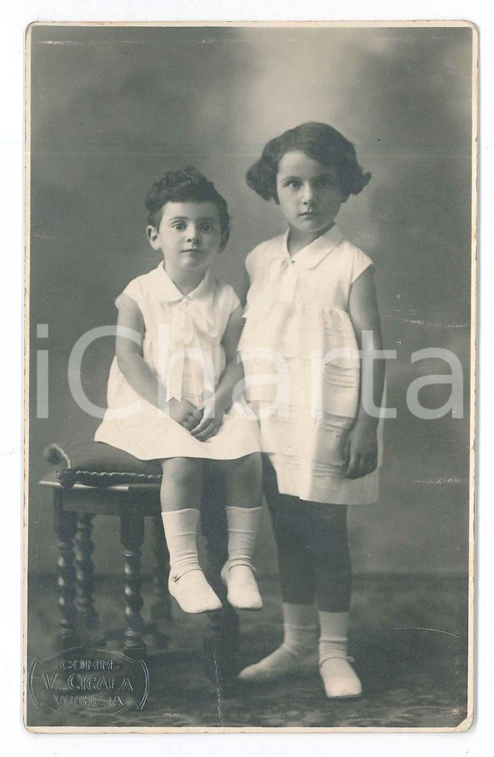 1930 ca VOGHERA Ritratto di due sorellinea - Foto cartolina V. CICALA