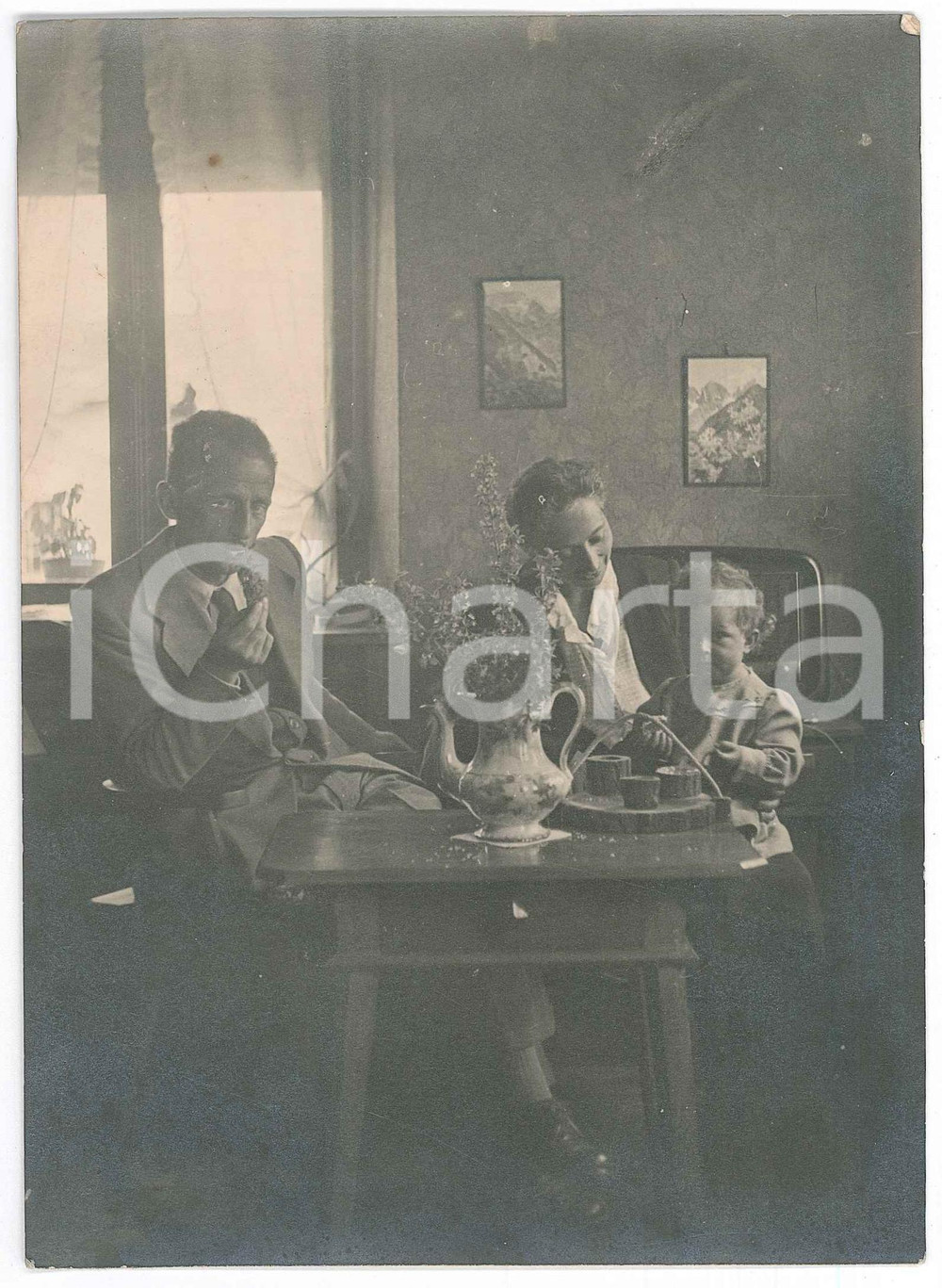 1930 ca COSTUME ITALIA Famiglia borghese in salotto - Foto 13x18 cm