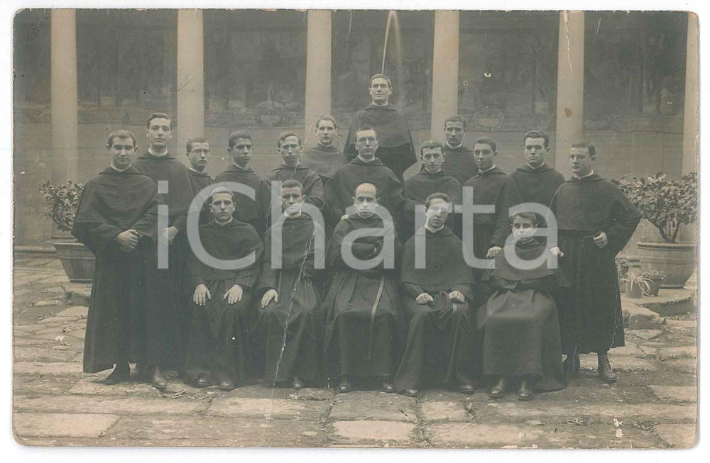 1920 ca ITALIA Gruppo di seminaristi - Ritratto - Foto cartolina DANNEGGIATA