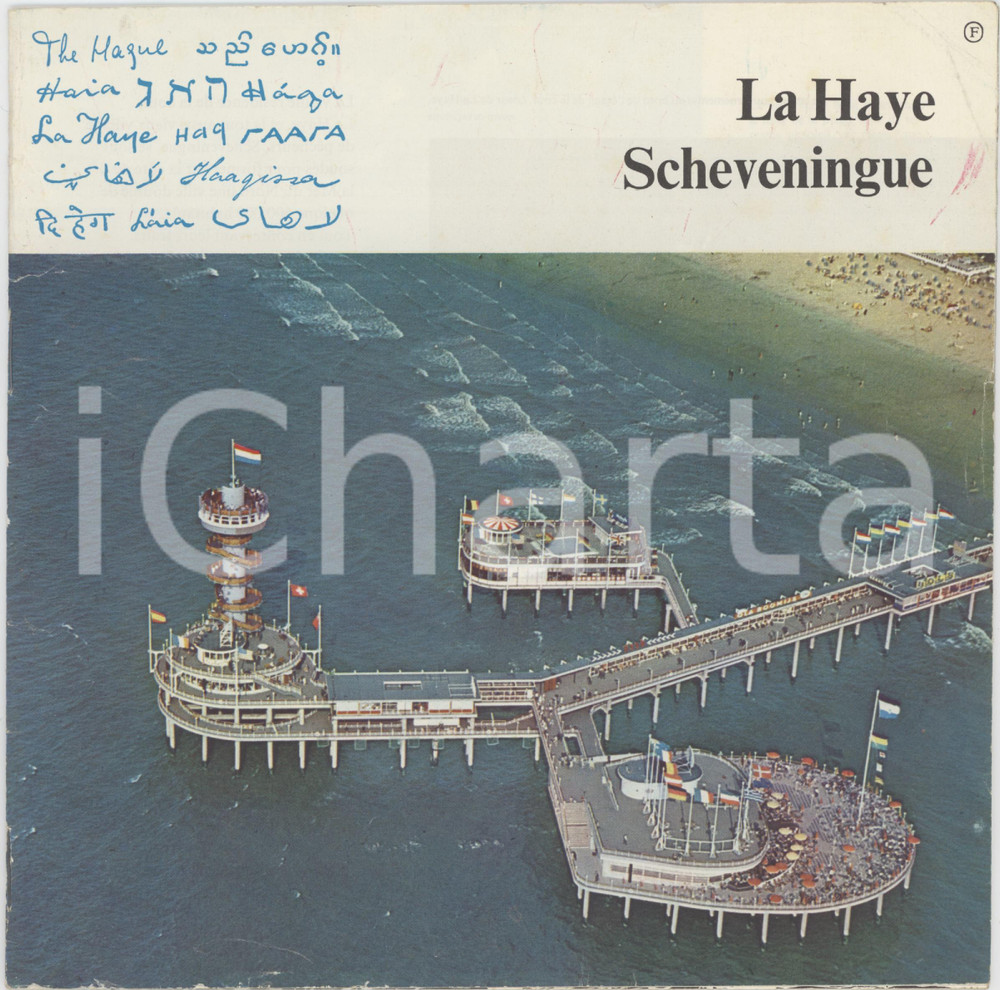 1970 ca HOLLAND - LA HAYE / SCHEVENINGUE - ILLUSTRATED Vintage brochure Pieghevole pubblicitario d'epoca, illustrato.PAGINE: 18 POOR/danneggiato piegatura centrale d'epoca,  gualciture, lievi macchie in copertina Formato: 20x20 cm originale e autentica 1