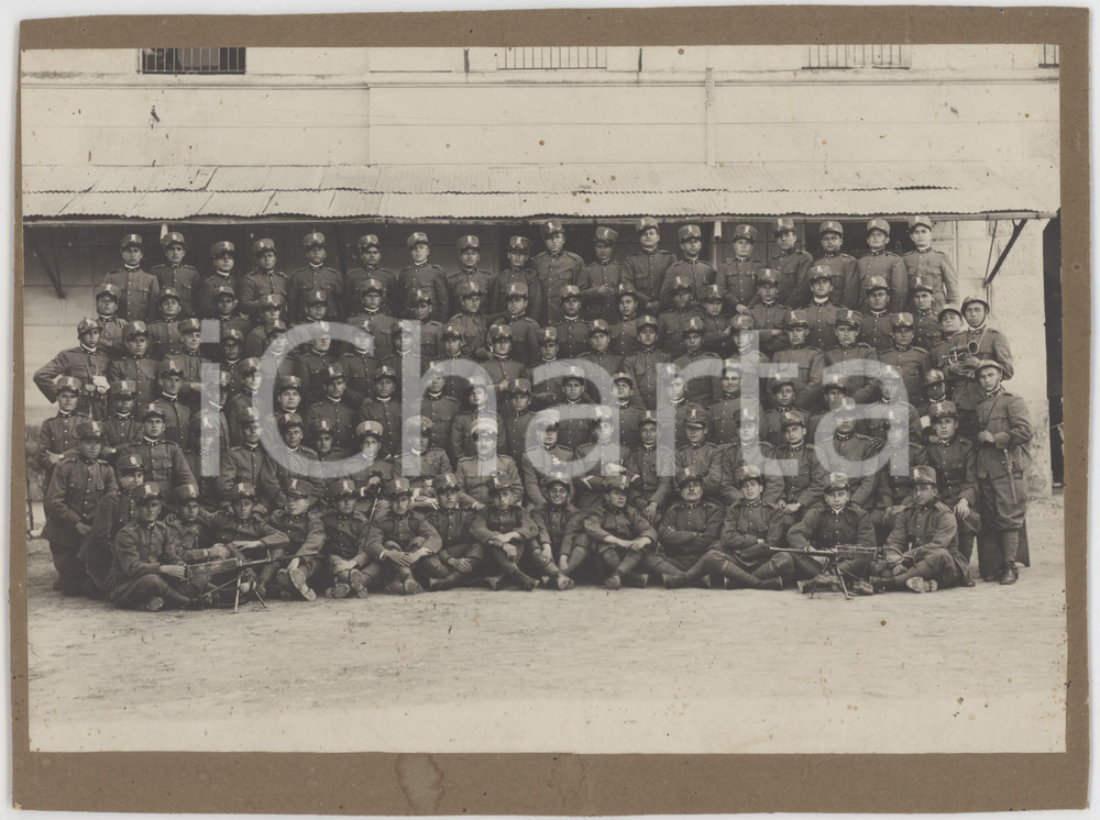 1915 ca WW1 ITALIA REGIO ESERCITO - Battaglione con mitragliatrici *Foto 24x18 Fotografia d'epoca su cartoncino rigido. FAIR/discreto macchie Formato: 24x18 cm originale e autentica 1
