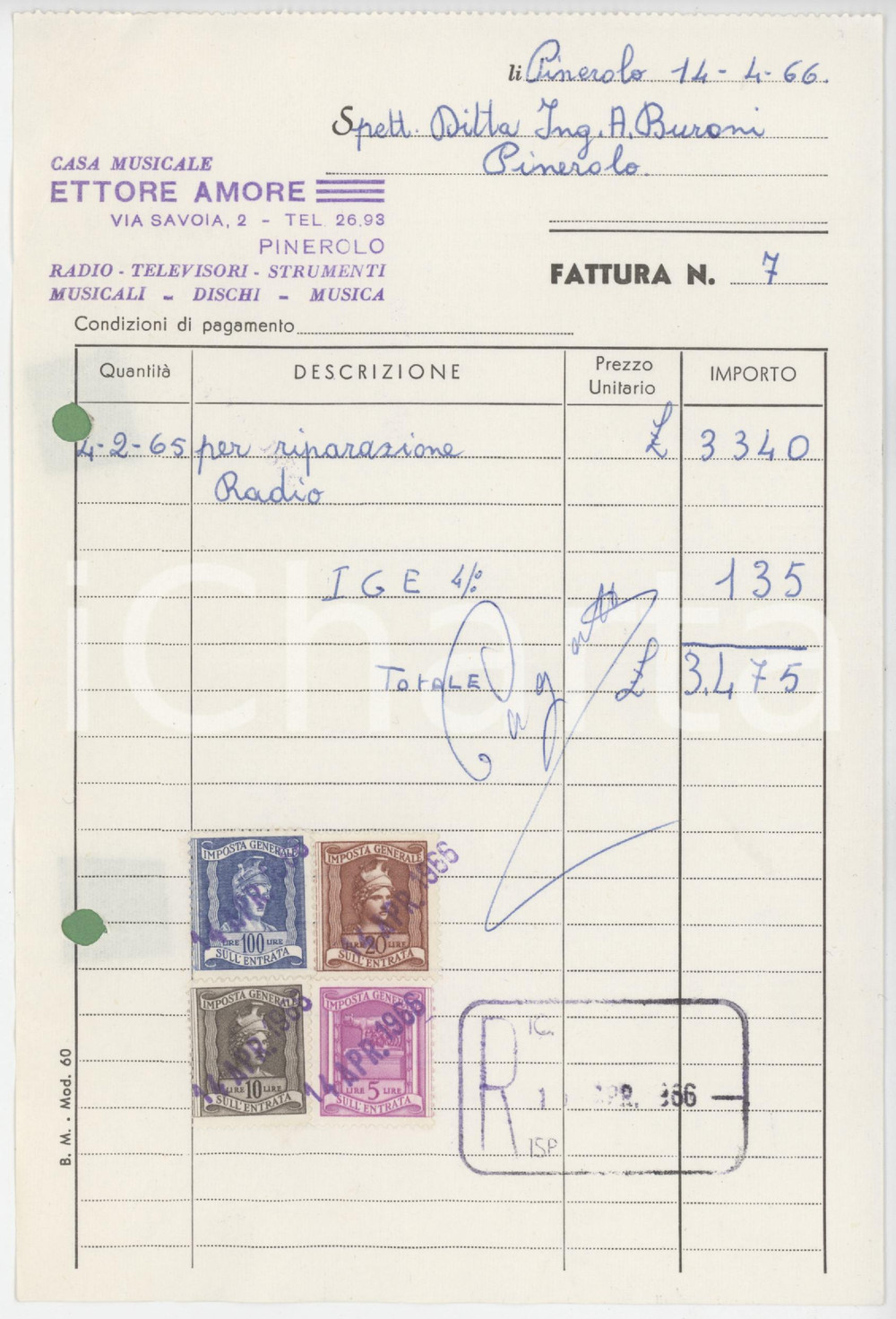1966 PINEROLO (TO) - Ettore AMORE Casa Musicale - Fattura per riparazione radio Fattura commerciale d'epoca manoscritta, su carta intestata.Presenti marche da bollo.PAGINE: 1 FAIR/discreto piegature d'epoca; fori da classificatore Formato: 14x20 cm originale e autentica 1