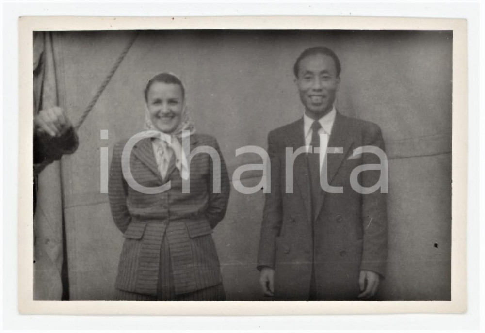 1950 ca s.l. - CIRCUS PINDER - Due artisti presso il tendone - Foto 9x6 cm