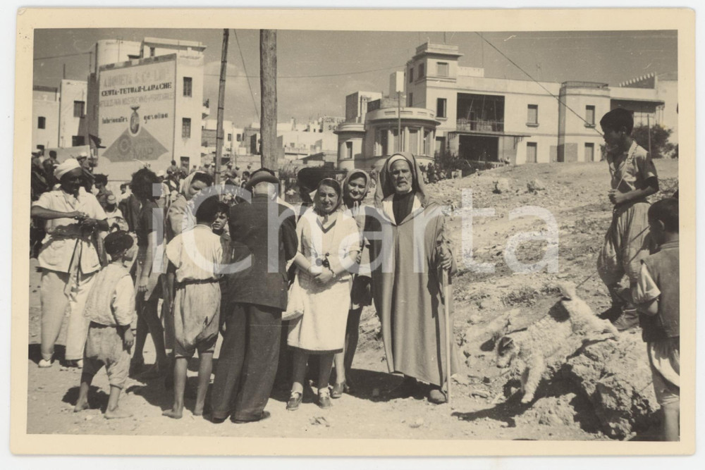 1970 ca MAROCCO (?) Gruppo in visita con guida locale - Foto 15x10 cm