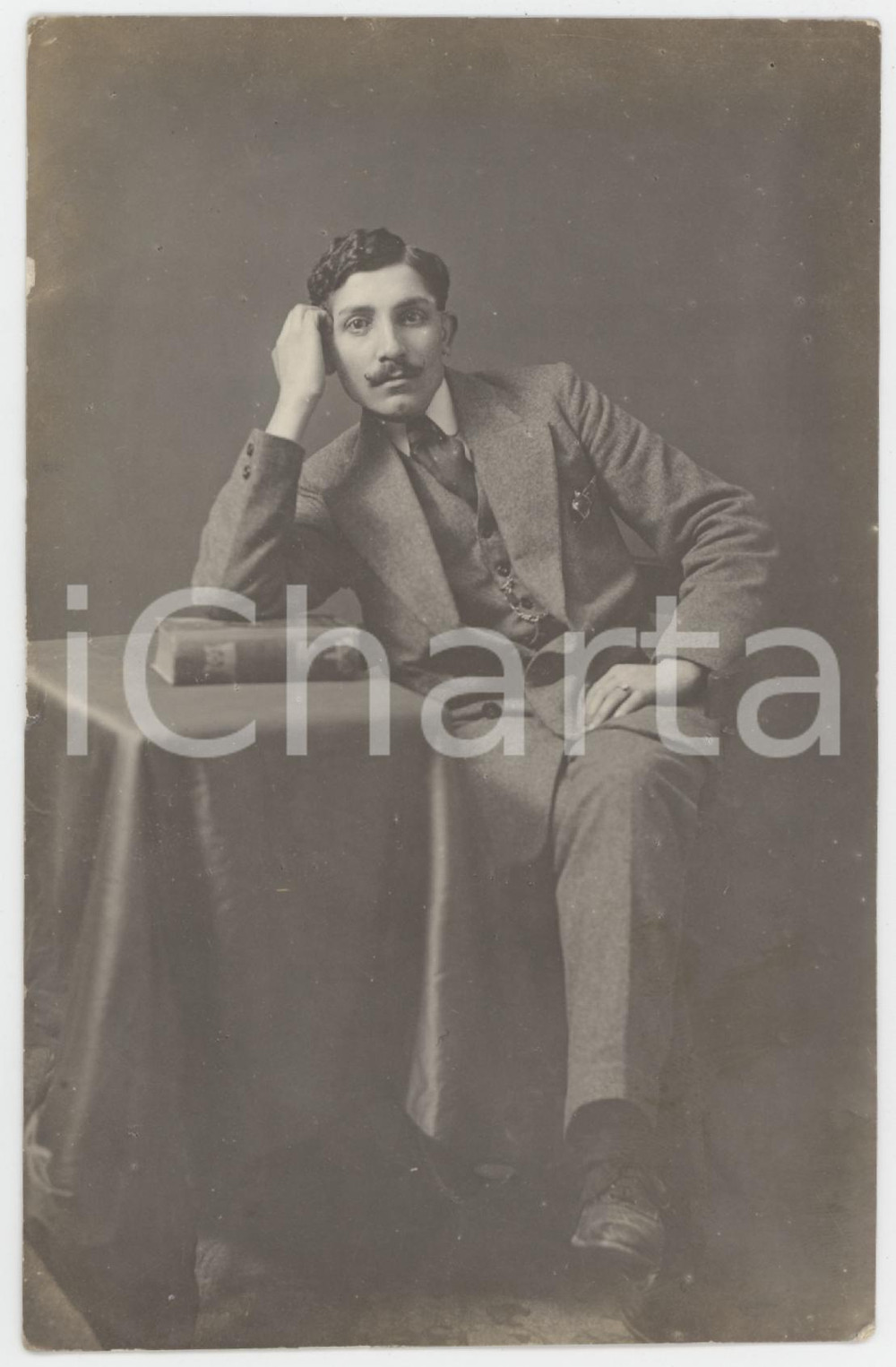 1920 ca COSTUME Giovane uomo con un libro - Ritratto - Fotografia 9x14 cm