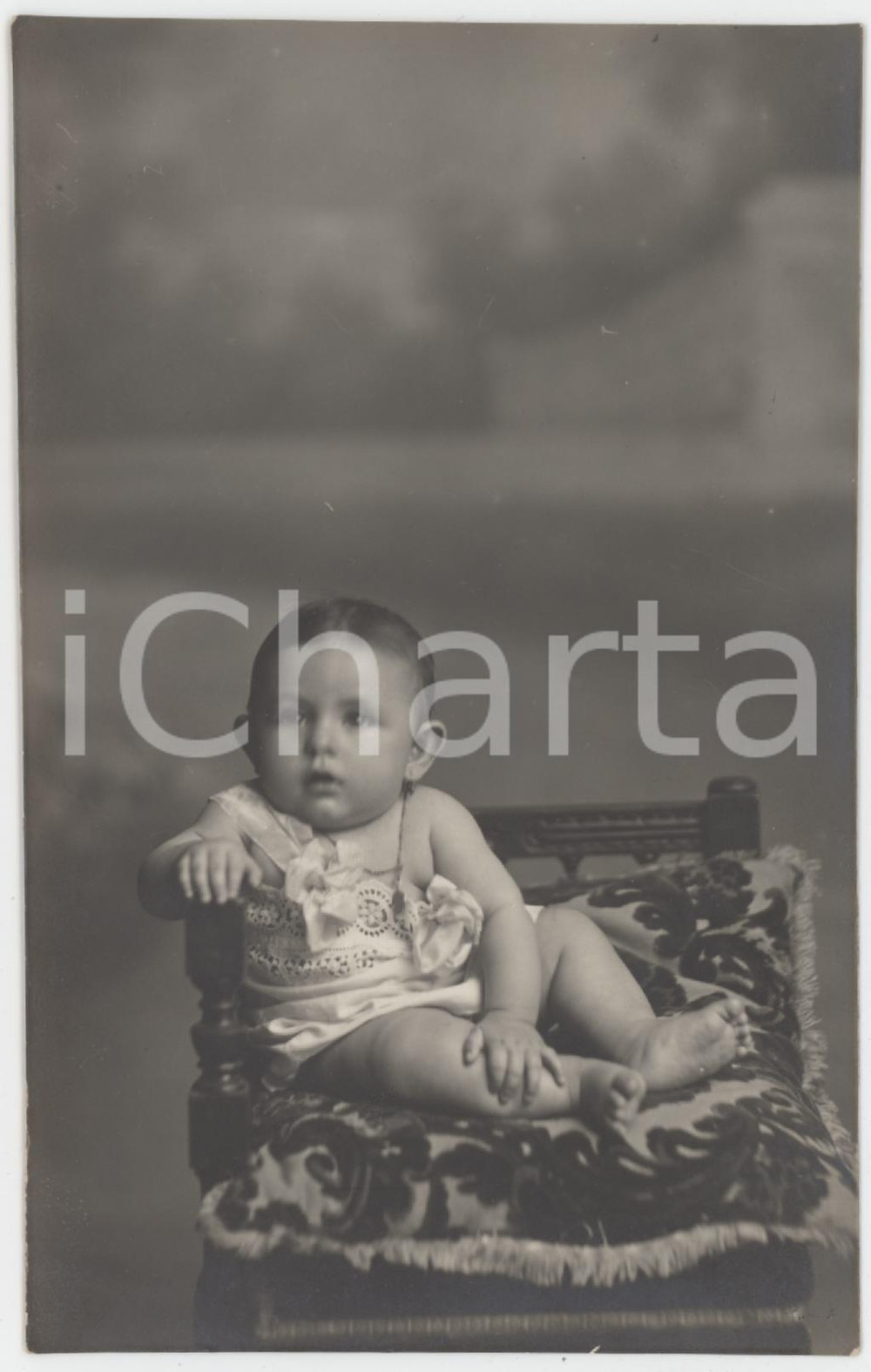 1925 ca ITALIA - COSTUME Bambino su un cuscino - Ritratto - Foto 8x13 cm